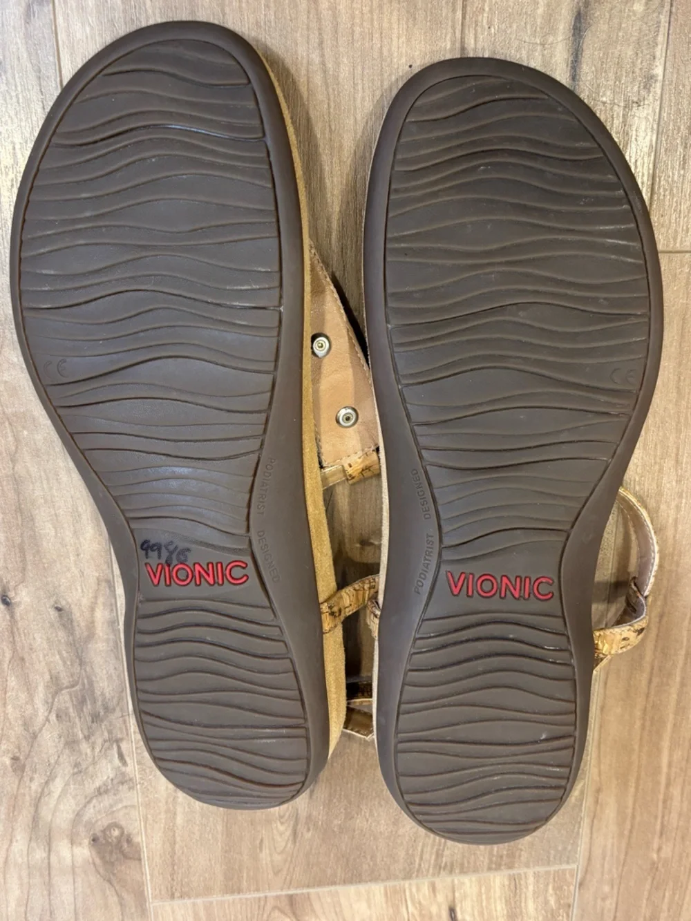 Vionic Rest Nala Leather Thong Sandals Gold Metallic Studs Arch Support Size 10